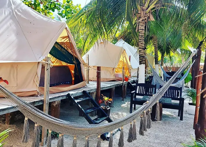 Playa Palmas Glamping
