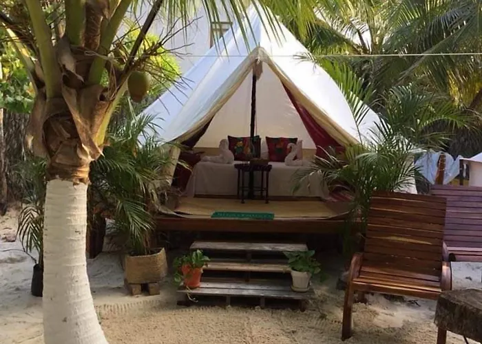 Playa Palmas Glamping